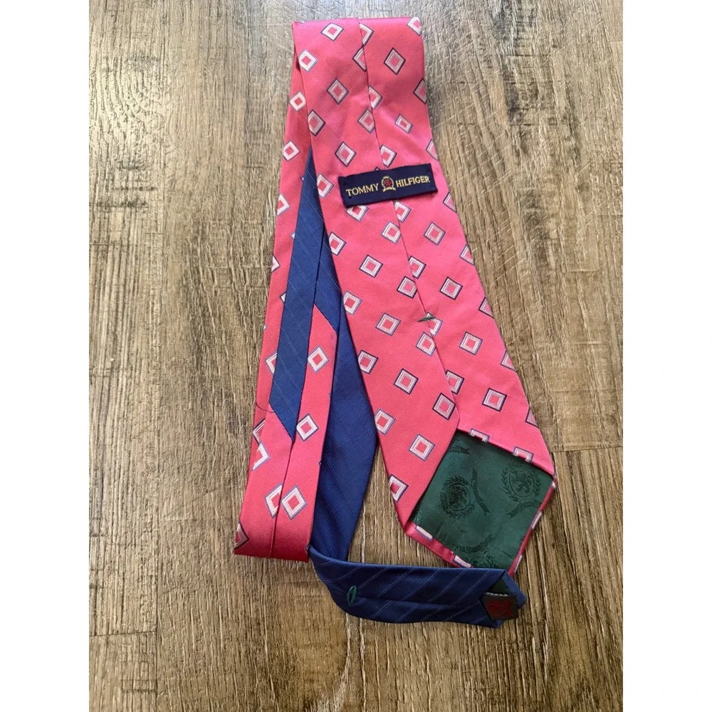 Tommy Hilfiger Mens Pink Geometric Diamond Silk Necktie Navy Blue Accent Tie
